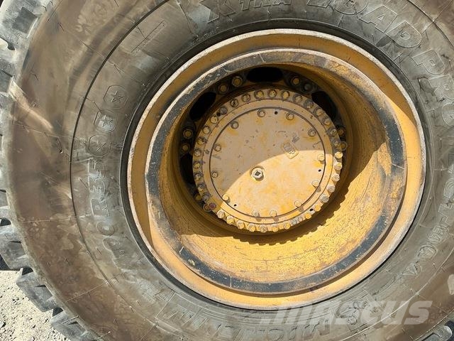 Komatsu HD465-7EO アーティキュレート式ダンプトラック