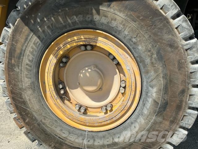 Komatsu HD465-7EO アーティキュレート式ダンプトラック