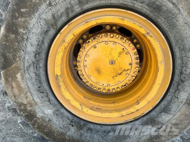 Komatsu HD465-7EO アーティキュレート式ダンプトラック