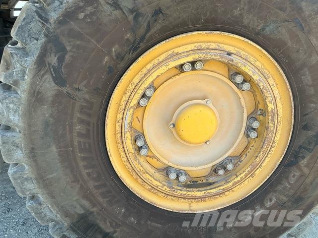 Komatsu HD465-7EO アーティキュレート式ダンプトラック
