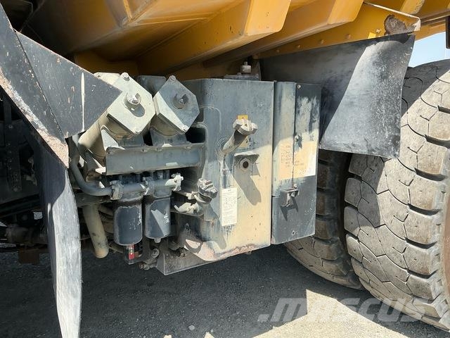 Komatsu HD465-7EO アーティキュレート式ダンプトラック