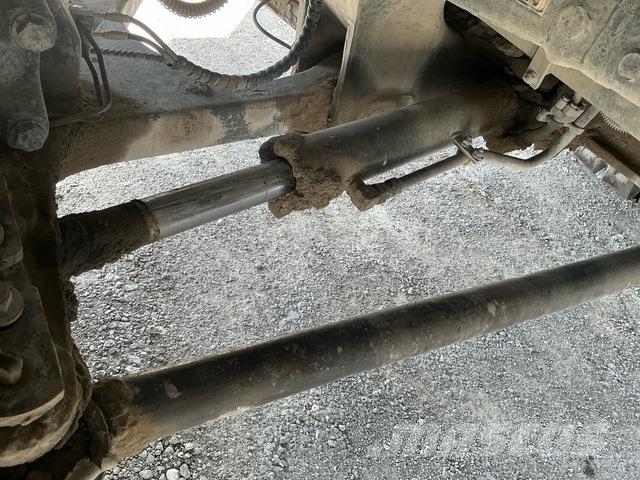 Komatsu HD465-7EO アーティキュレート式ダンプトラック