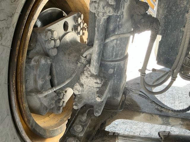 Komatsu HD465-7EO アーティキュレート式ダンプトラック