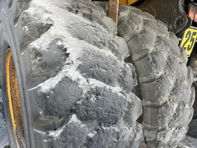 Komatsu HD605-7EO Зчленовані самоскиди