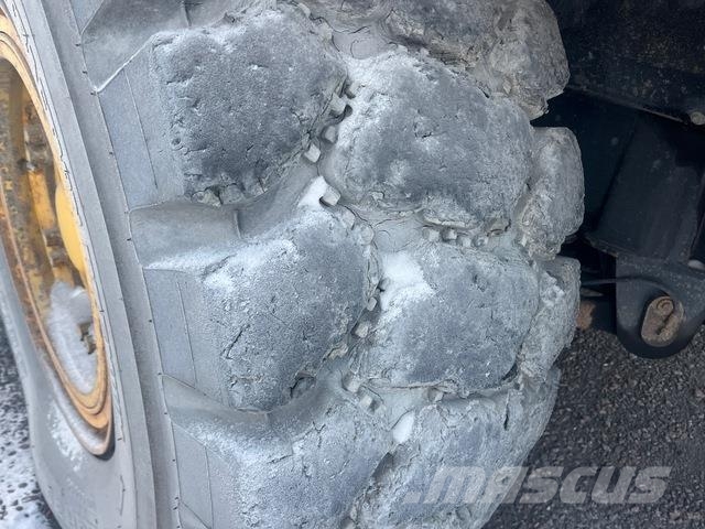 Komatsu HD605-7EO Зчленовані самоскиди