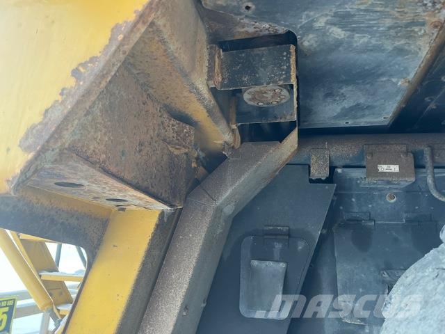 Komatsu HD605-7EO Зчленовані самоскиди