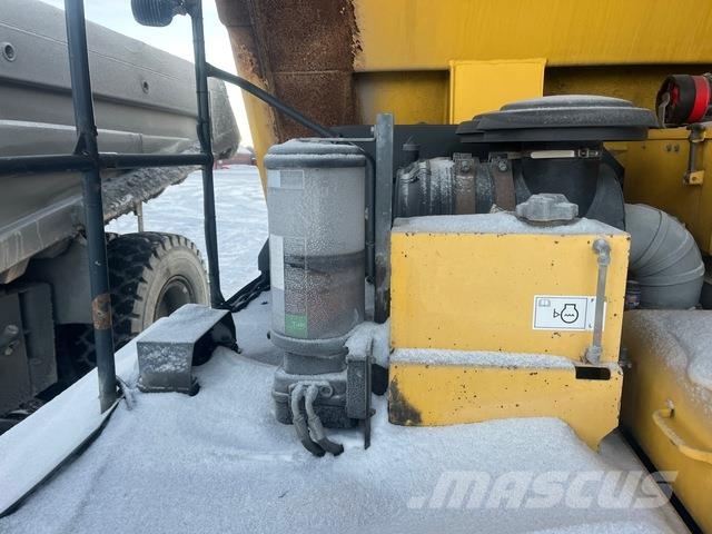 Komatsu HD605-7EO Зчленовані самоскиди
