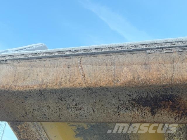 Komatsu HD605-7EO Зчленовані самоскиди
