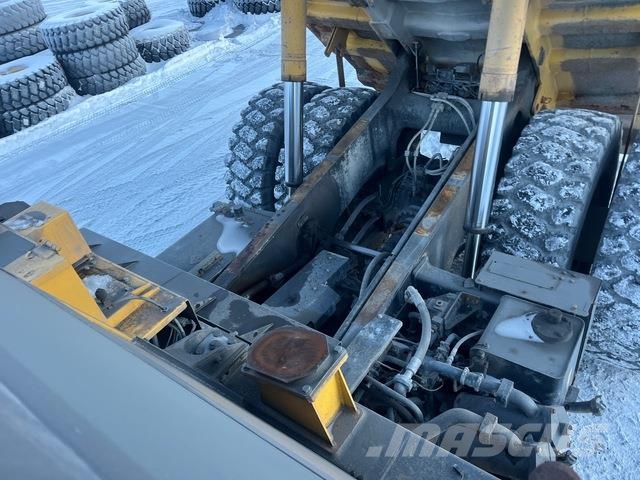 Komatsu HD605-7EO Зчленовані самоскиди