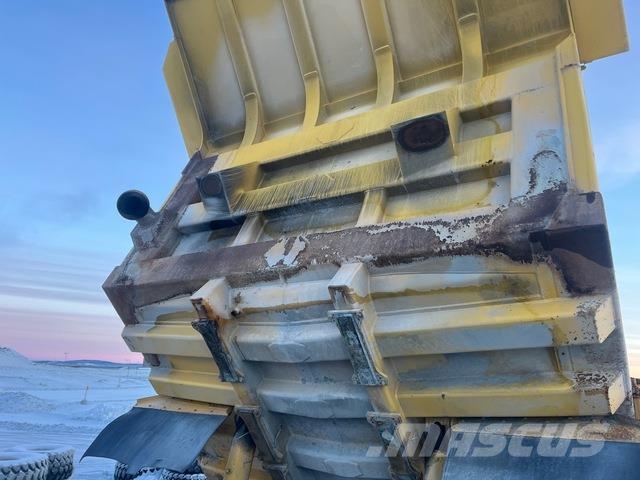 Komatsu HD605-7EO Зчленовані самоскиди