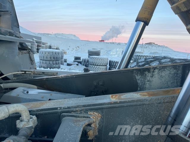 Komatsu HD605-7EO Зчленовані самоскиди