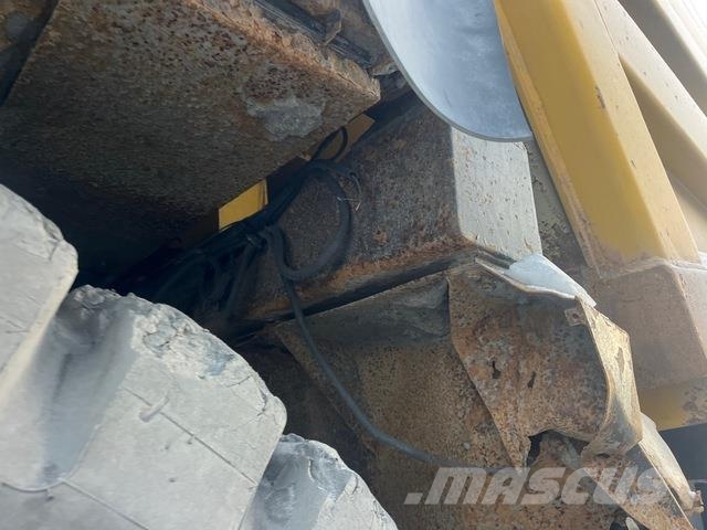 Komatsu HD605-7EO Зчленовані самоскиди