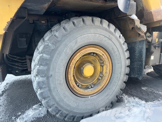 Komatsu HD605-7EO Зчленовані самоскиди