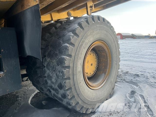Komatsu HD605-7EO Зчленовані самоскиди