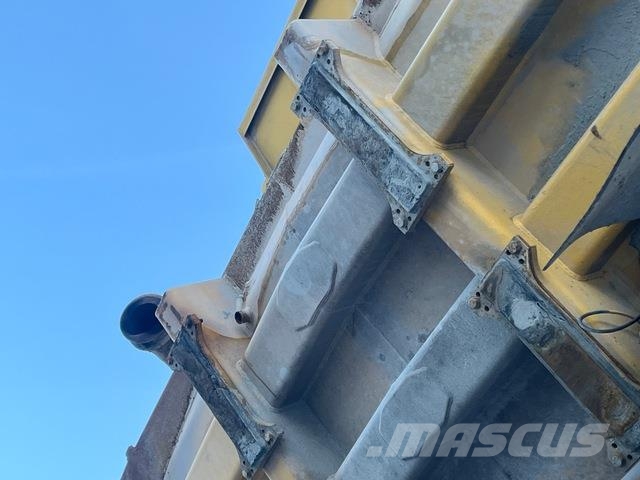 Komatsu HD605-7EO Зчленовані самоскиди