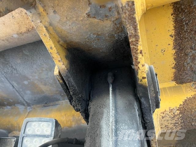 Komatsu HD605-7EO Зчленовані самоскиди