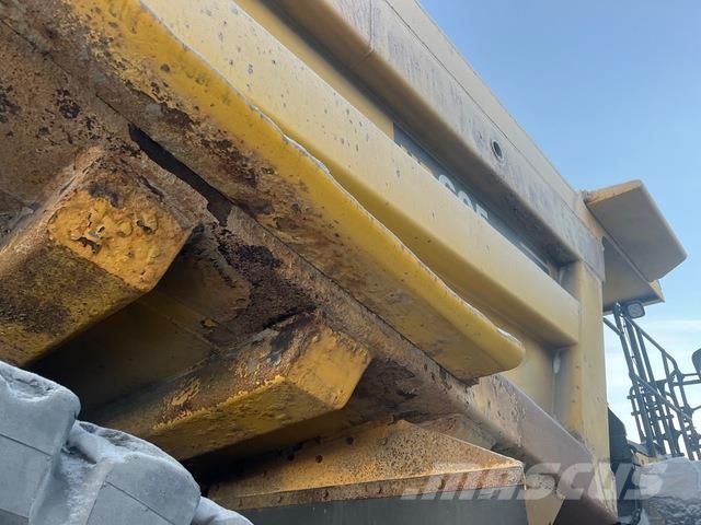 Komatsu HD605-7EO Зчленовані самоскиди