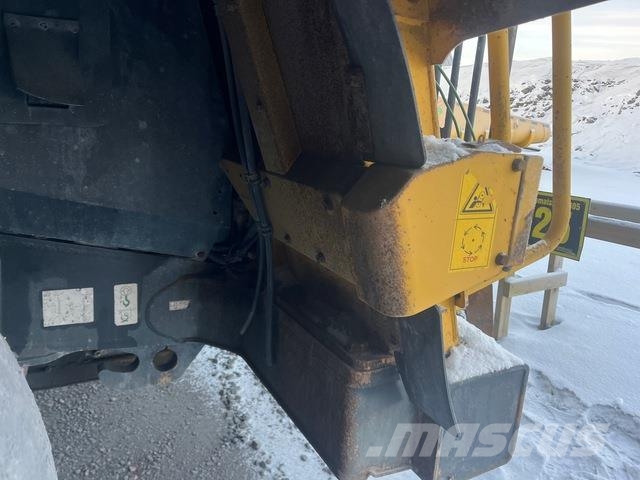 Komatsu HD605-7EO Зчленовані самоскиди