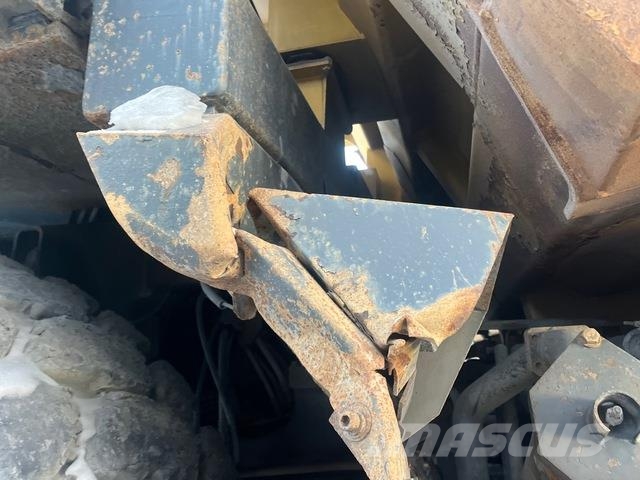 Komatsu HD605-7EO Зчленовані самоскиди
