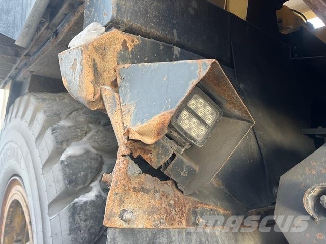 Komatsu HD605-7EO Зчленовані самоскиди