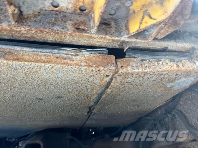 Komatsu HD605-7EO Зчленовані самоскиди