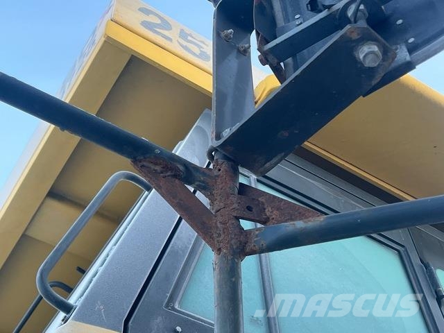 Komatsu HD605-7EO Зчленовані самоскиди