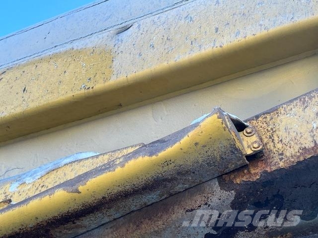 Komatsu HD605-7EO Зчленовані самоскиди