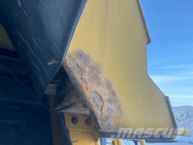 Komatsu HD605-7EO Зчленовані самоскиди