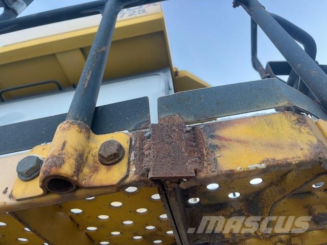Komatsu HD605-7EO Зчленовані самоскиди