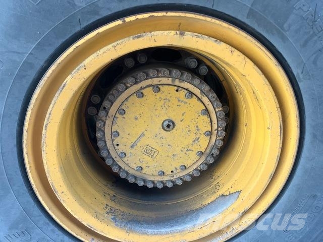 Komatsu HD605-7EO Зчленовані самоскиди