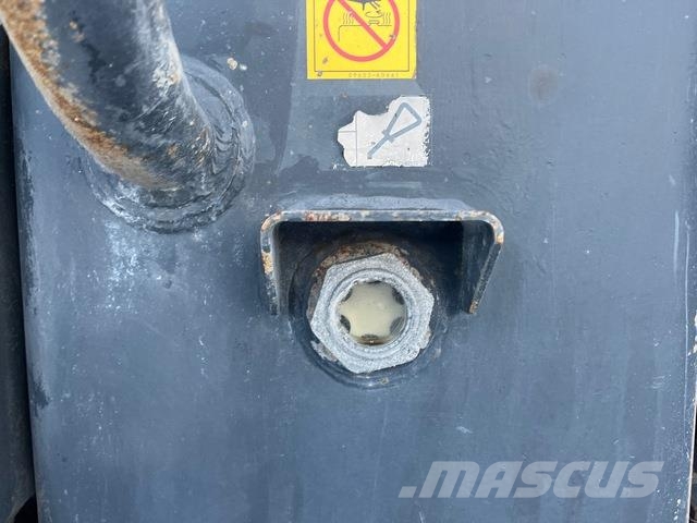Komatsu HD605-7EO Зчленовані самоскиди