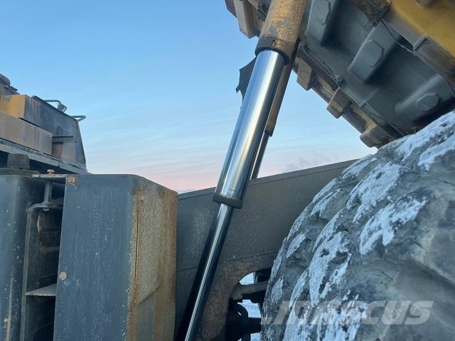 Komatsu HD605-7EO Зчленовані самоскиди