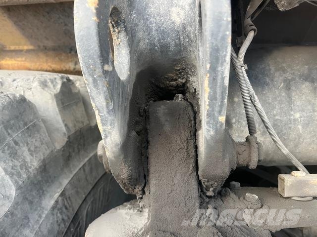 Komatsu HD605-7EO Зчленовані самоскиди