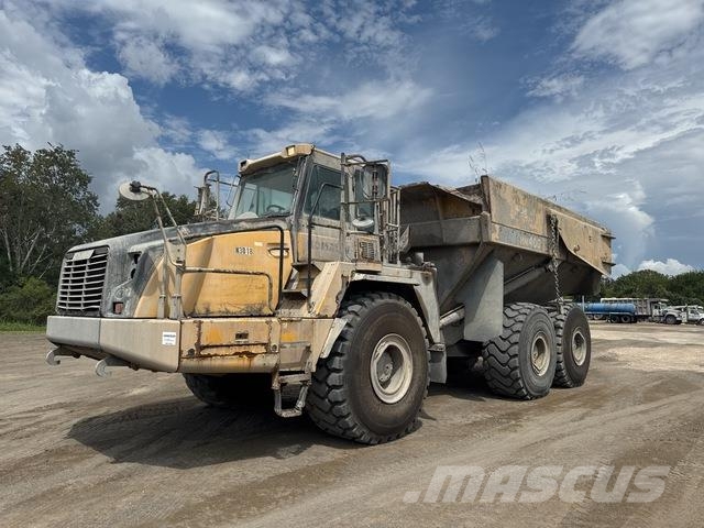 Komatsu HM400-2 Liigendraamiga pinnaseveokid