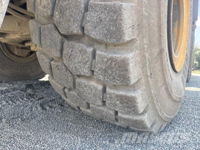 Komatsu HM400-3 ساحبات مفصلية
