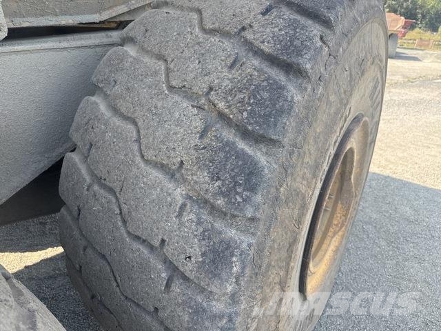 Komatsu HM400-3 ساحبات مفصلية