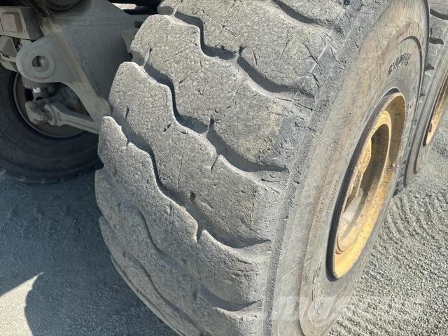 Komatsu HM400-3 ساحبات مفصلية