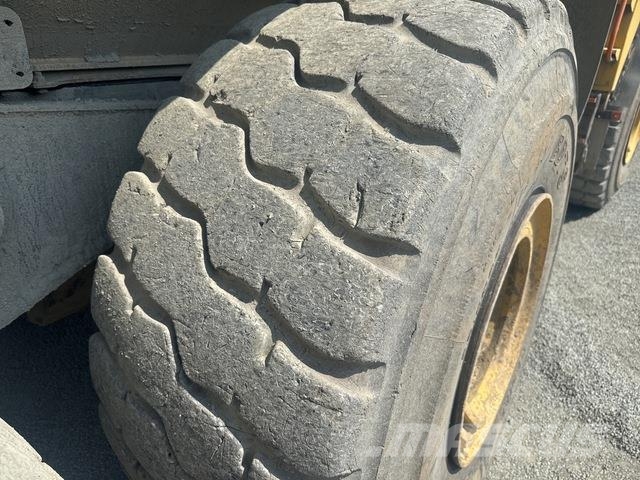 Komatsu HM400-3 ساحبات مفصلية