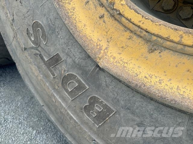 Komatsu HM400-3 ساحبات مفصلية