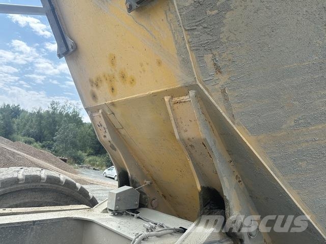 Komatsu HM400-3 ساحبات مفصلية