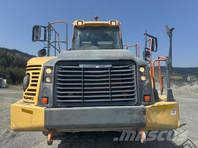 Komatsu HM400-3 ساحبات مفصلية