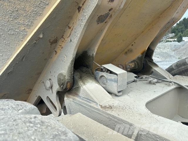 Komatsu HM400-3 ساحبات مفصلية