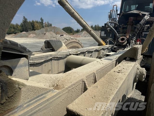 Komatsu HM400-3 ساحبات مفصلية