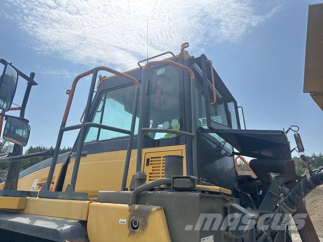 Komatsu HM400-3 ساحبات مفصلية