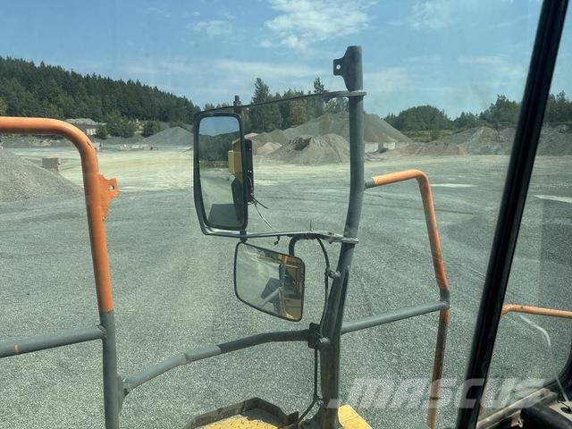 Komatsu HM400-3 ساحبات مفصلية