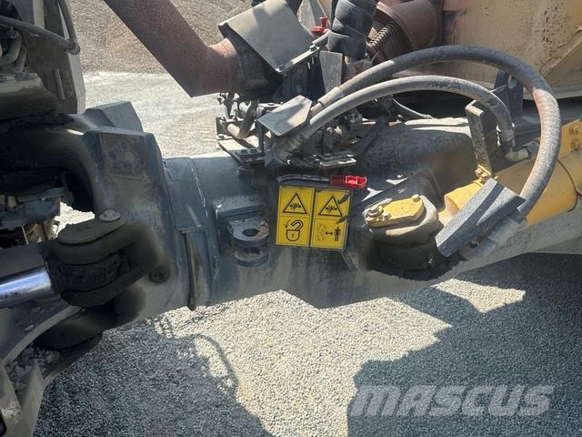 Komatsu HM400-3 ساحبات مفصلية