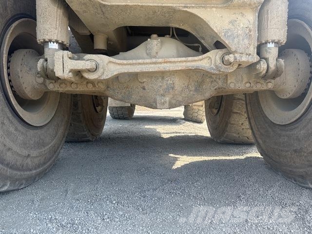 Komatsu HM400-3 ساحبات مفصلية
