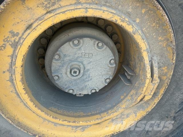 Komatsu HM400-3 ساحبات مفصلية