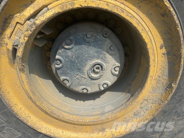 Komatsu HM400-3 ساحبات مفصلية