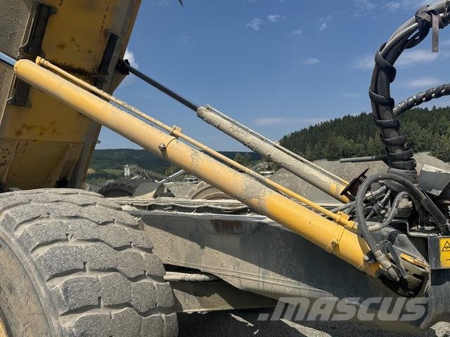 Komatsu HM400-3 ساحبات مفصلية